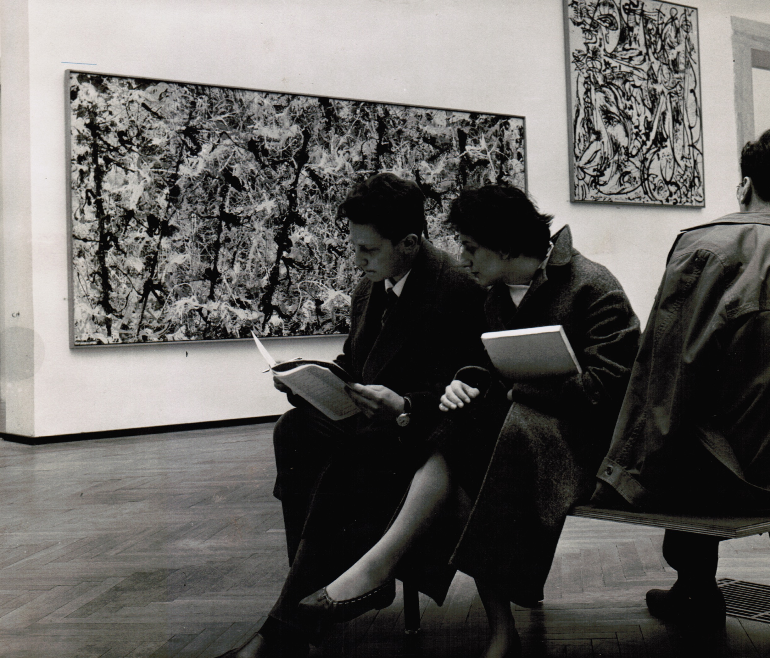 1957 – Alla mostra di Pollock alla Gnam, con Maria Laura Drudi Gambillo a Roma